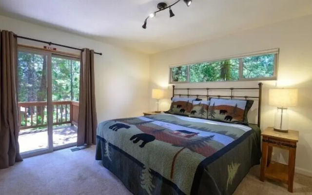 Scenic Wonders Evergreen Cabin 3 Bedroom