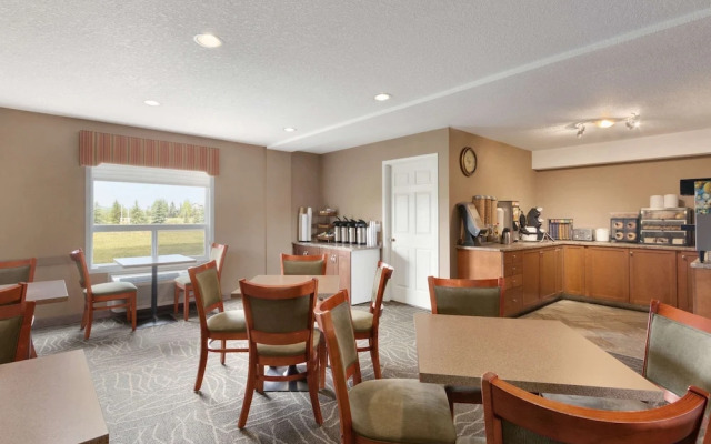 Days Inn & Suites Cochrane