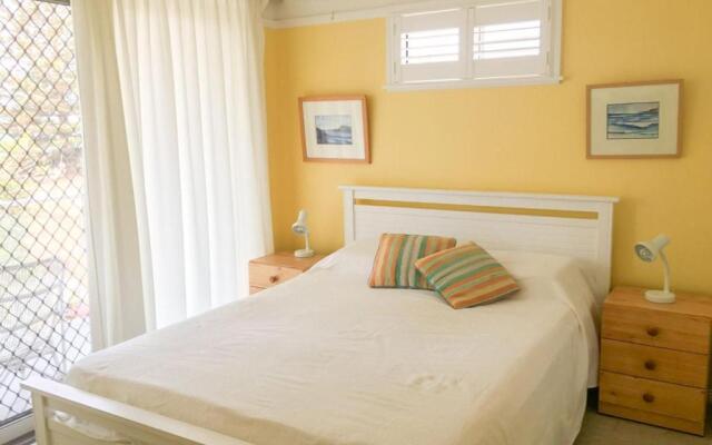 BEACHFRONT 4 Unit 4 of 12 Bundella Ave LC