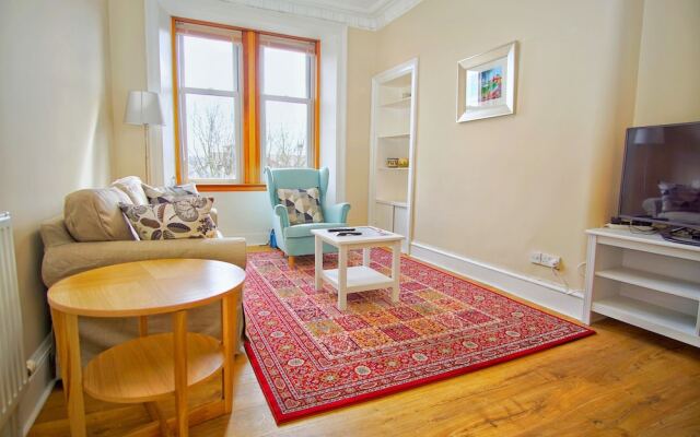 Bright & Spacious Flat 4 in Newhaven