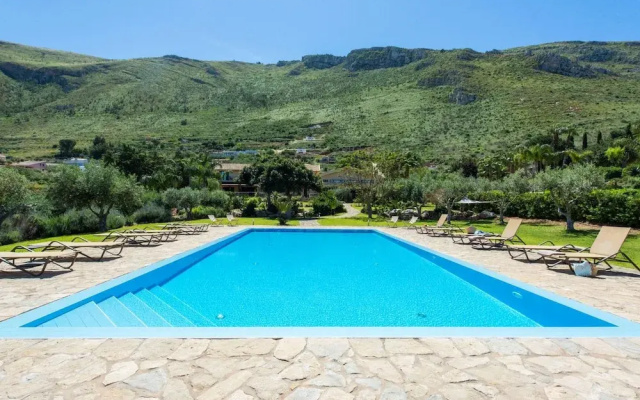 L Ulivo Blu - One-bedroom With Garden by Wonderful Italy