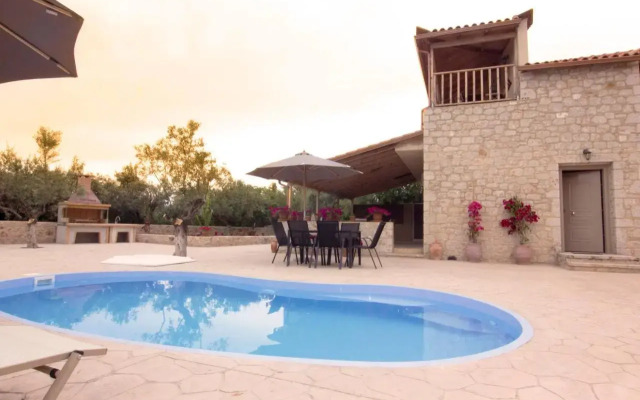 Selinitsa Stone Residence - Mani Poolside Retreat