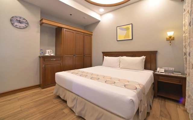 Paragon Hotel and Suites
