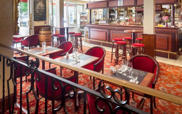 Brit Hotel Chinon le Lion d'Or