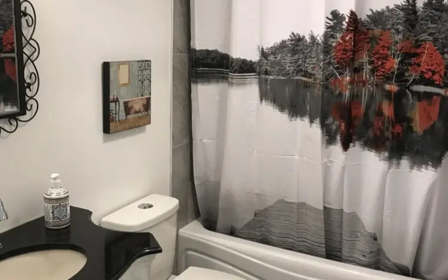 Esther's Place-Carleton Place Downtn Apartment