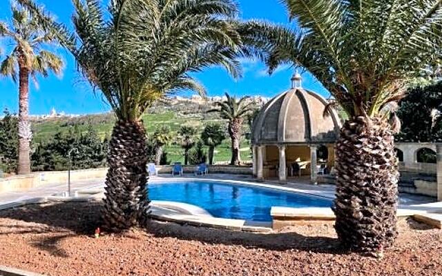 Detached Lodge with Private Pool Surrounded by Nature