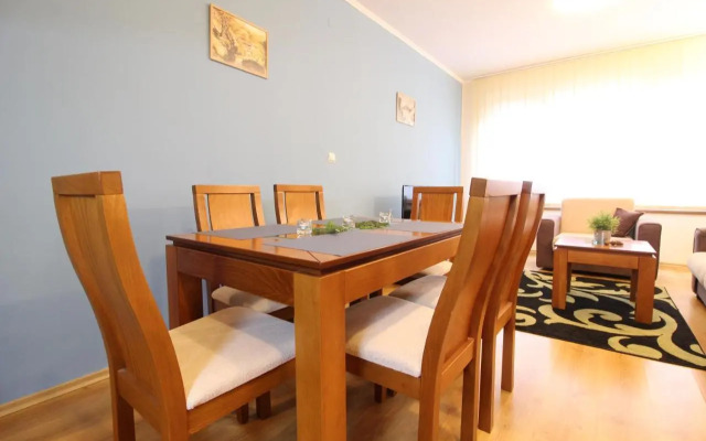 Pine Tree Apartment 3 - B3