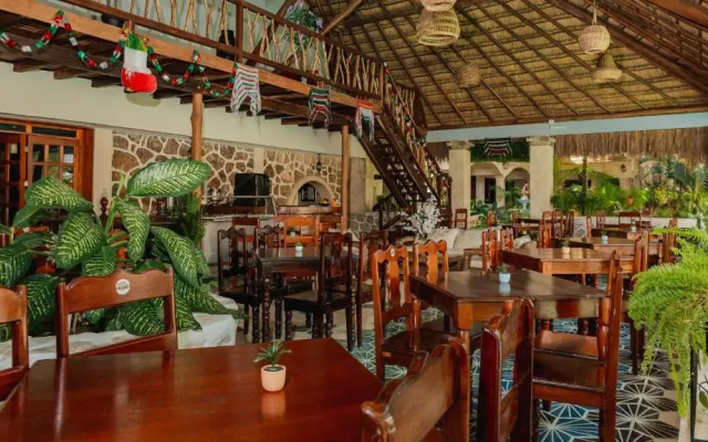 hotel y hostal nojoch che