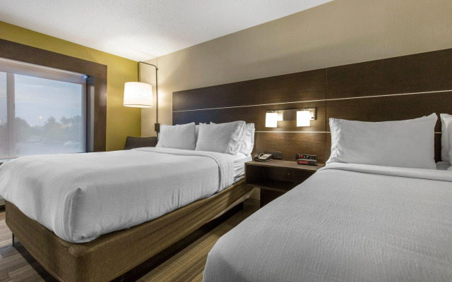Holiday Inn Express & Suites Chicago West - St Charles