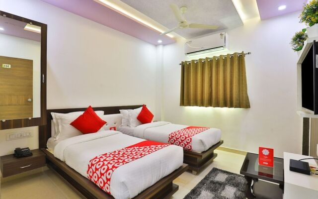 OYO 22374 Hotel Navjivan