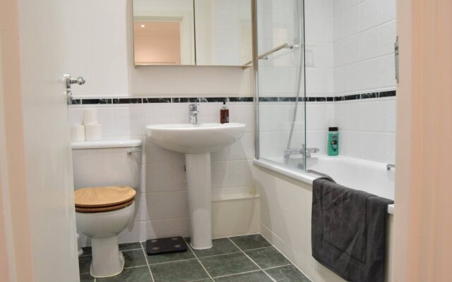 Central and Spacious City of London Apartment