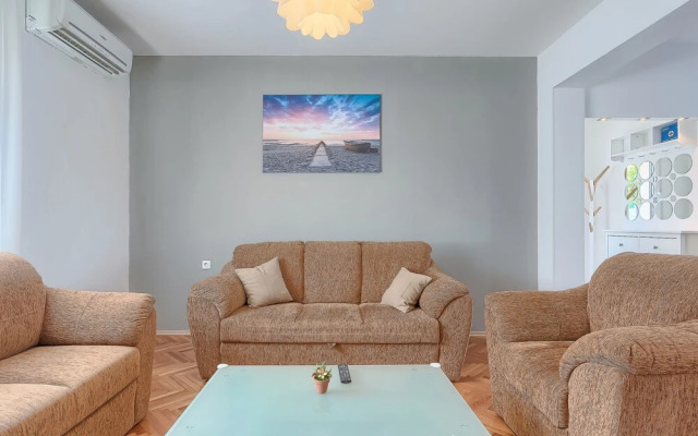 Rovere Pula in Pula With 2 Bedrooms and 1 5 Bathrooms