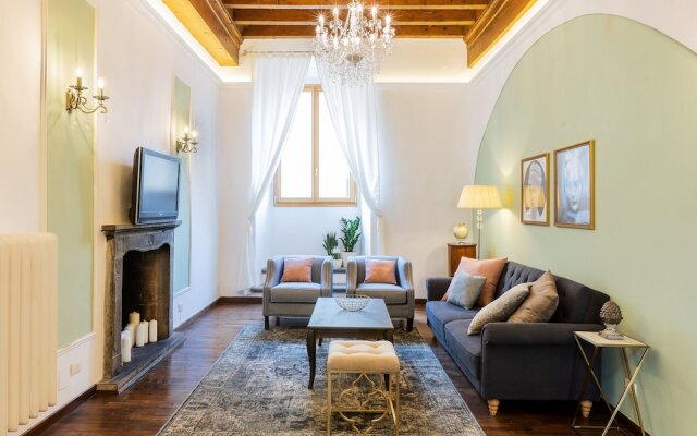 A Florence Palace - 4 Bedroom Apt - Santa Croce