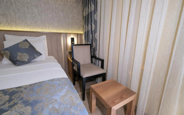 Kandelor Hotel