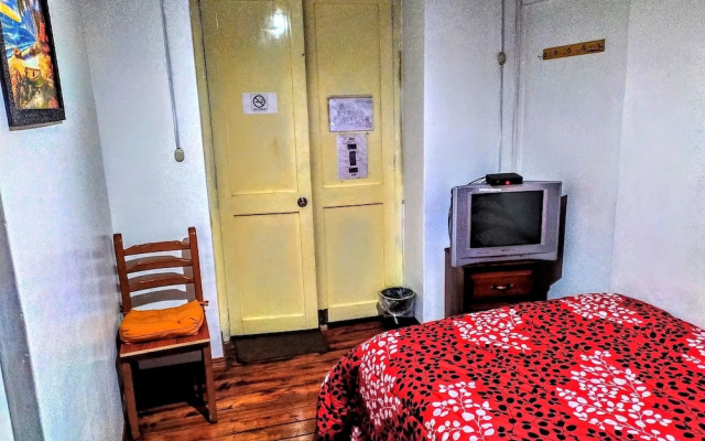 Hostal Latitud Ecuem