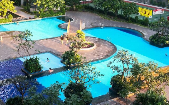 Pool View Green Bay Apartment Pluit