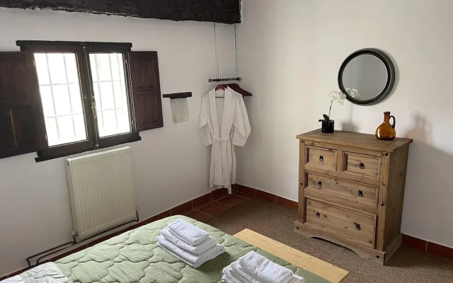 Miluna Oasis Suites - Sleeps4-pool-mountainview