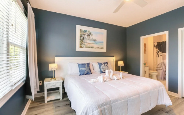 3 Mi to Barefoot Landing: Condo w/ 2 Pools!