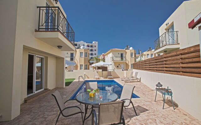 Villa Carmen,2 Minute Walk To Beach