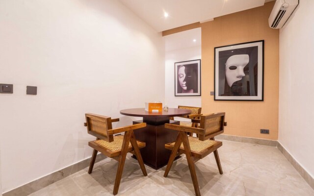George Residence Banana Island