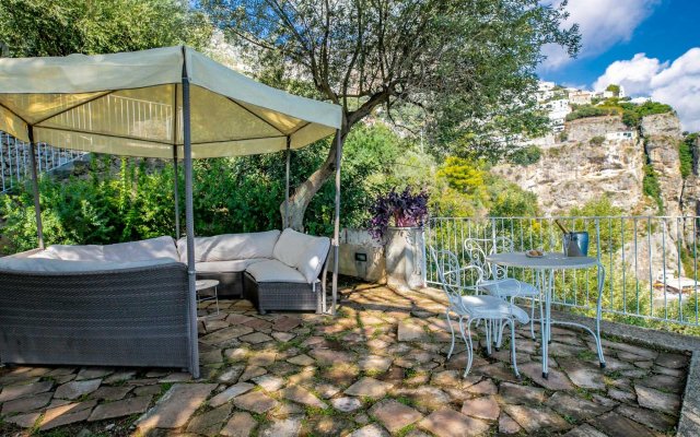 Luxury room with sea view in Amalfi ID 3935