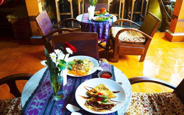 Lovina Palace