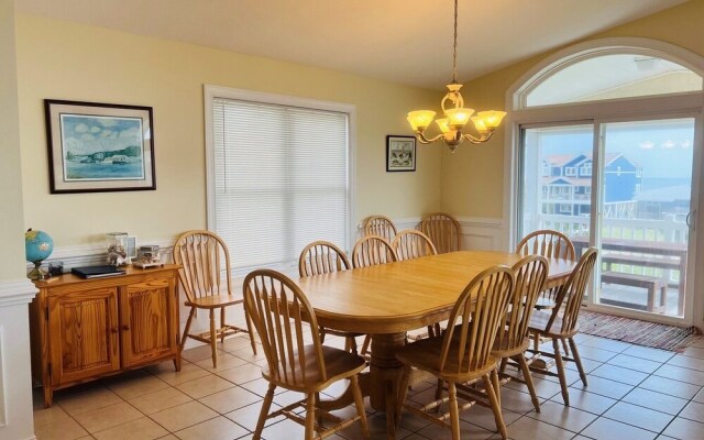 Salt, Sand And Sudds 5 Bedroom Home by RedAwning