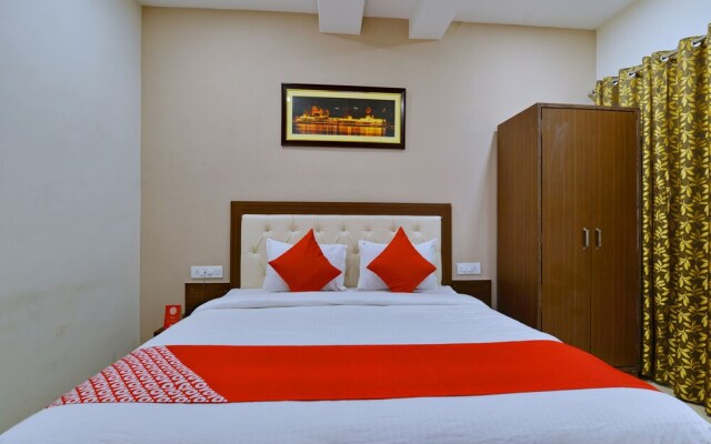 OYO 11523 Crown Club
