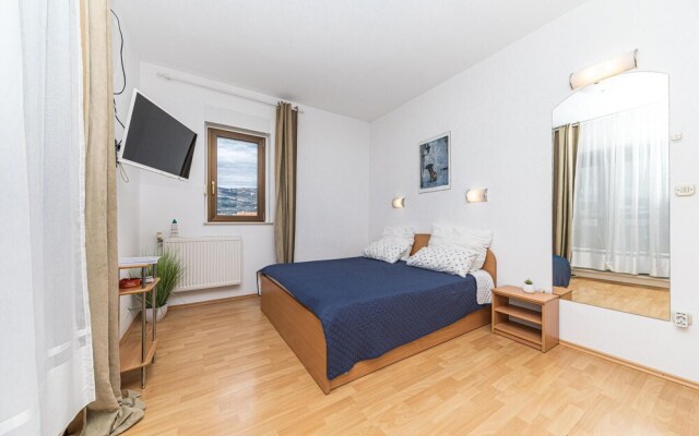 Nice Apartment in Kastel Stafilic With 1 Bedrooms and Wifi