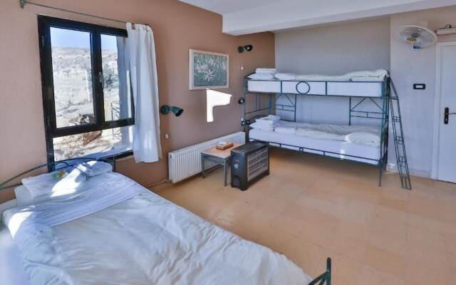 Dana Guest House