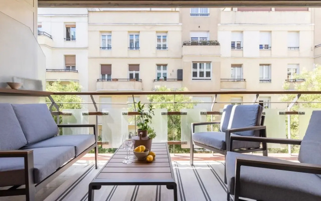 Mondragone - 1 Bedroom and Terrace in Goya