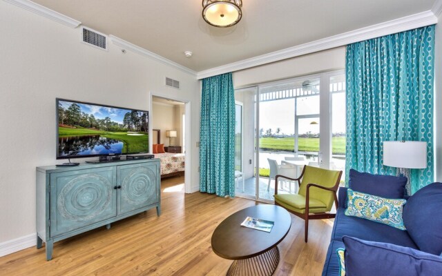 Catina Vacation Rental: Bright 2-BR Condo with Lake Views. Located in Lely Resort with Pool, Hot Tub, and Golf Access. Ideal for Golfers and Beachgoers, Minutes from Naples and Marco Island