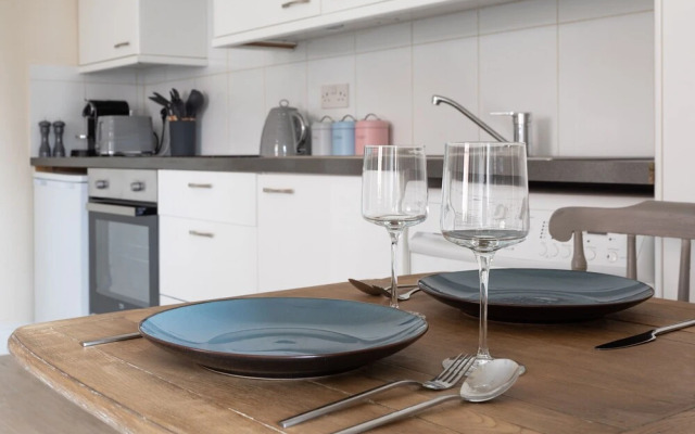 Promenade Apartment by Creative Stays