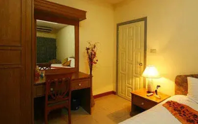 Omni Suites Apartment Hotel.