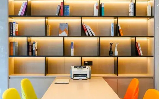 Elong ME Hotel (Yangjiang Transportation Hub Jinshan Road)