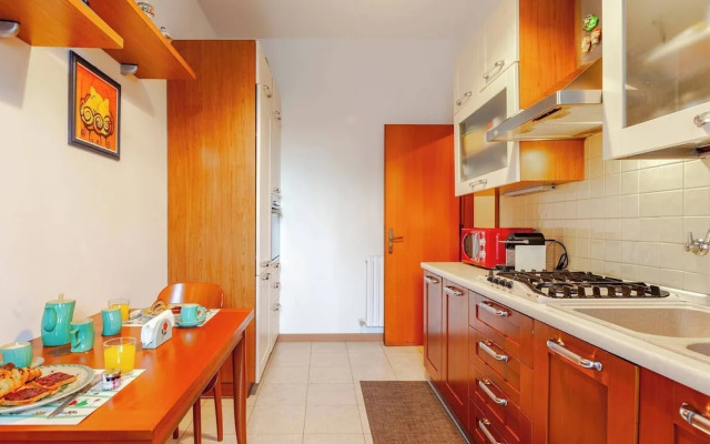 Cozy Eur Apartment With Central Location