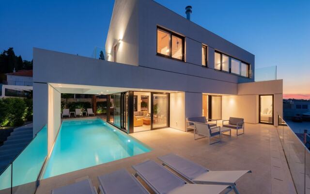 Luxury Villa Dominus With Swimming Pool