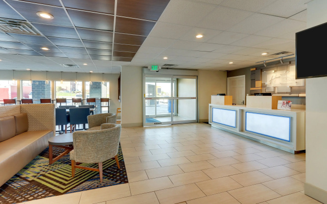 Holiday Inn Express Cincinnati North - Monroe by IHG