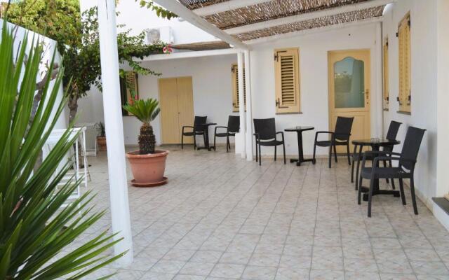 Stromboli Central Family Apartment - 3 Double Rooms