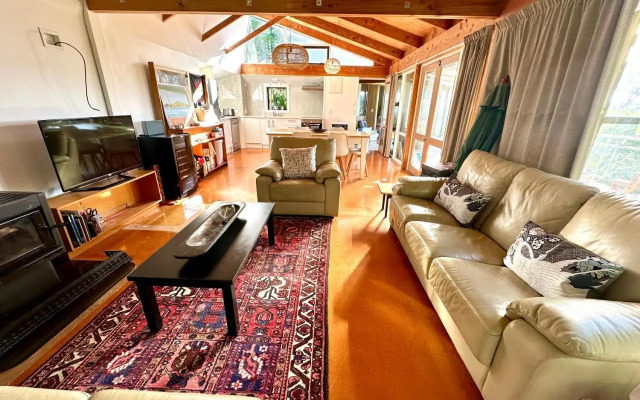 Bush Beach Delight - Onetangi Holiday Home