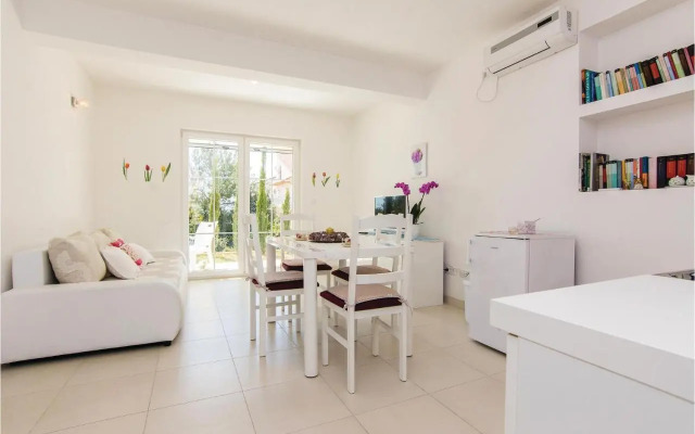 Two-Bedroom Apartment in Pakostane