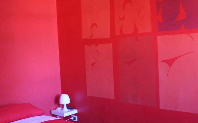 Metropolis Rooms & Services
