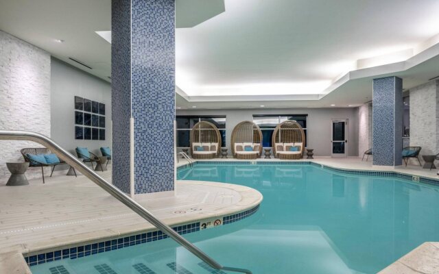 Renaissance by Marriott Boston Patriot Place Hotel