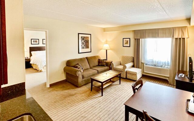 Holiday Inn Express and Suites Kincardine