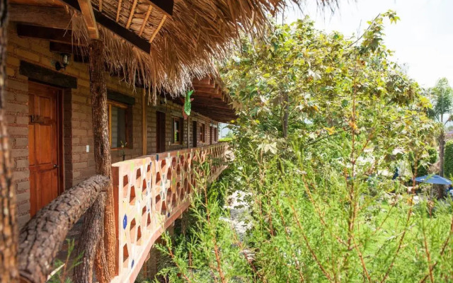 Paradise Hotel Boutique & Lounge