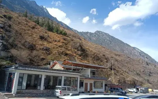 Tiger Leaping Gorge Huaxia Mingchuan Chinese Inn
