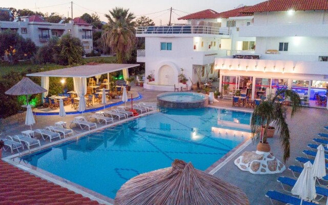 Tinas Plus Hotel
