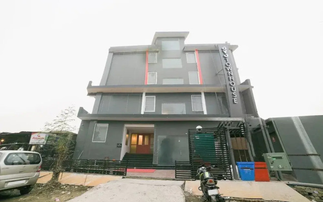 Oyo Townhouse 38136 Shivalik Mercantile Co-Operative Bank