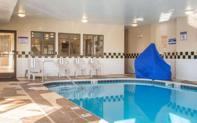 La Quinta Inn & Suites by Wyndham South Holland