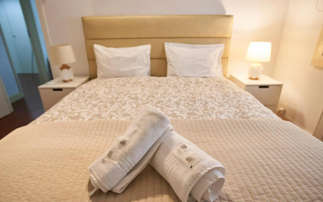 Riverside (with 3 Bedrooms) by JC